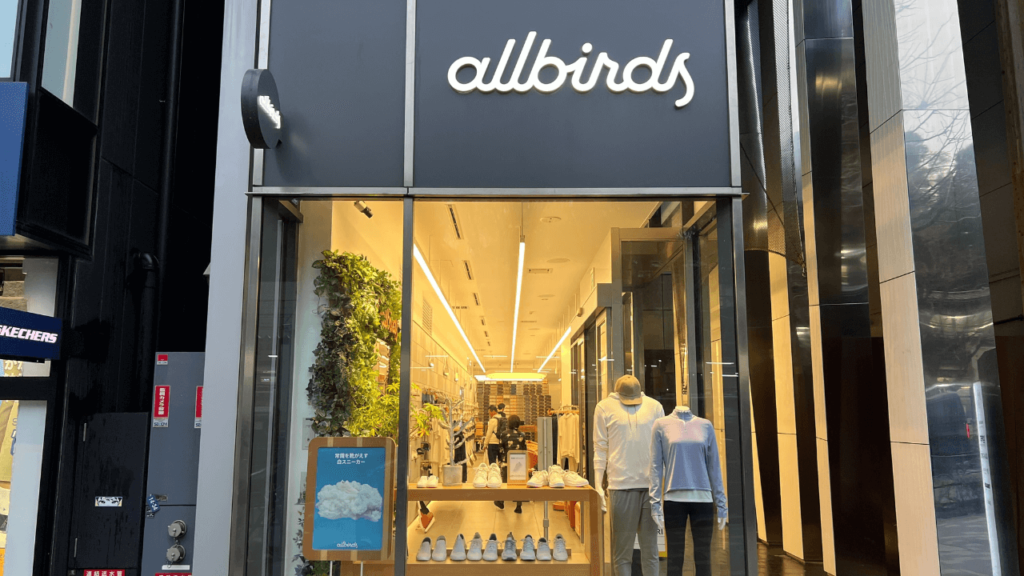 世界初のネット・ゼロカーボン・シューズ「M0.0NSHOT」を発表|Allbirds